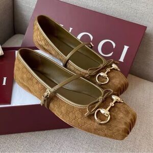Gucci Tan Loafers with Gold Hardware